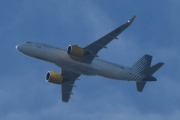 Morten 7 juli 2023 - EC-NDA over Høyenhall, det er Vueling som kommer med sin Airbus A320-271N som er over 4 år gammelt