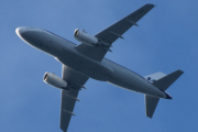 Morten 8 juli 2023 - OY-KBO over Høyenhall, det er SAS Scandinavian Airlines som kommer med sin Airbus A319-132 som er 17 år gammelt og heter Christian Valdemar Viking. Det er også malt i SAS Retro farger. Her må vi sitere: Valdemar Christian (født 26. juni 1622, død 29. februar 1656) var greve til Slesvig og Holsten. Valdemar Christian var sønn av kong Christian IV og Kirsten Munk. De første årene av sitt liv ble han oppfostret hos sin bestemor Ellen Marsvin på Dalum kloster