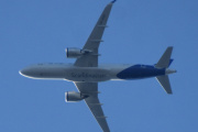 Morten 9 juli 2023 - SE-ROX over Høyenhall, det er SAS Scandinavian Airlines som kommer med sin Airbus A320-251N som er over 3 år gammelt og heter Roar Viking. Det nærmeste jeg kom her var Roar Ege vikingskip