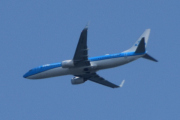 Morten 1 juni 2023 - KLM over Høyenhall, klokken er 16.07. Jeg bare siterer nå. Empresa Brasileira de Aeronáutica S.A. (forkortelse: Embraer) er en brasiliansk flyprodusent med hovedkontor i São José dos Campos i delstaten São Paulo