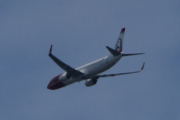 Morten 1 juni 2023 - Norwegian over Høyenhall, klokken er 14.04. Den har en helt på halen...