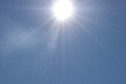 Morten 2 juni 2023 - SAS over Høyenhall, klokken er 14.12. Jeg fikk dem med solen