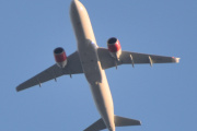 Morten 14 juni 2023 - SE-ROE over Høyenhall, det er SAS Scandinavian Airlines som kommer med sin Airbus A320-251N som er over 5 år gammelt og heter Harald Viking. Men nå har jeg tatt inn markisen og går å legger meg