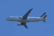Morten 2 juni 2023 - F-HEPC over Høyenhall, klokken er 14.17. Jeg tror at det er Air France som kommer med sin  Airbus A320-214 som er over 13 år gammelt og heter Basse-Terre. Jeg siterer: Basse-Terre er en by og kommune i Frankrikes oversjøiske departement Guadeloupe i De små Antiller. Basse-Terre er hovedstad i departementet og ligger på Basse-Terre-øya, som er den vestlige halvdelen av Guadeloupe