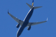 Morten 2 juni 2023 - G-RUKL over Høyenhall, det er Ryanair UK som kommer med sin Boeing 737-8AS som er over 18 år gammelt