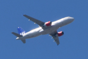 Morten 2 juni 2023 - SAS Scandinavian Airlines over Høyenhall, klokken er 13.34. Jeg håper det er en Airbus A320-232 som speiler seg i solen