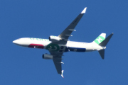 Morten Sankthansaften 23 juni 2023 - F-HUYV over Høyenhall, det er Transavia France som kommer med sin Boeing 737-8K5 som er over 12 år gammelt. Jeg fikk endelig naboen til å slutte med å klippe plenen. Jeg siterer: Lavbudsjettflyselskapet Transavia ble grunnlagt i 1966 og er et heleid datterselskap av KLM, som er medlem av AIR FRANCE KLM-gruppen