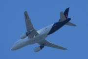 Morten Sankthansaften 23 juni 2023 - OO-SSA over Høyenhall, dem kommer med sin Airbus A319-111 som er over 18 år gammelt