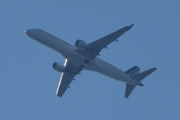 Morten 13 mai 2023 - Air France over Høyenhall, dem flyr høyt her også, men har retning mot solen