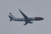 Morten 16 mai 2023 - LN-DYU over Høyenhall, jeg kjenner igjen helten. Det er Norwegian Air Shuttle AOC som kommer med sin Boeing 737-8JP som er over 11 år gammelt og heter Jørn Utzon