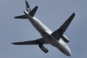 Morten 26 mai 2023 - OY-KBP over Høyenhall, det er SAS Scandinavian Airlines som kommer med sin Airbus A319-132 som er over 16 år gammelt og heter Viger Viking. Den er malt i Star Alliance farger