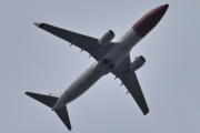 Morten 29 mai 2023 - LN-NGZ over Høyenhall, det er Norwegian Air Shuttle AOC som kommer med sin Boeing 737-8JP som er over 8 år gammelt. Hvorfor har ikke Norwegian helter på alle flyene sine? Ble mange svar gitt...