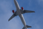 Morten 4 mai 2023 - OY-KAU over Høyenhall, det er SAS Scandinavian Airlines som kommer med sin Airbus A320-232 som er over 15 år gammelt og heter Hjorvard Viking. Navnet Hjorvard kan staves Hjörvard, og da får du noen valg. Granmar, Heoroweard, Arngrim, eller skjoldjente...