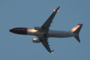 Morten 1 november 2023 - Norwegian Air Shuttle AOC over Høyenhall, her har jeg ingen helt som kan hjelpe meg