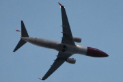 Morten 18 november 2023 - Norwegian Air Shuttle AOC over Høyenhall, jeg ser at den har en helt på halen - og jeg ser LN-DY...