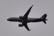 Morten 18 oktober 2023 - SAS over Høyenhall, jeg er ganske sikker på at dette er SAS Scandinavian Airlines med sin Airbus A320-251N. Og personen på femte rad ved vinduet, tar et bilde