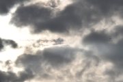 Morten 1 oktober 2023 - Norwegian over Høyenhall, men sånn kan jeg ikke holde på - det må bli bedre vær. Her ser vi litt av solen
