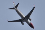 Morten 18 oktober 2023 - LN-ENN over Høyenhall, det er Norwegian Air Shuttle AOC som kommer med sin Boeing 737-8JP fra 2016 og heter Christopher Polhem. Mitt første bilde er fra 29 august 2021 og jeg har 14 bilder totalt, og jeg ser at litt tekst må rettes