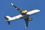 Morten 9 oktober 2023 - EC-NDC over Høyenhall, jeg tror det er Vueling Airlines som kommer med sin Airbus A320-271N fra 2019. Den har jeg ikke tatt bilde av før, men den var malt i "Eurovision" farger i perioden april 2022 til februar 2023