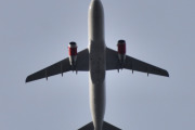 Morten 9 oktober 2023 - OY-KAR over Høyenhall, det er SAS Scandinavian Airlines som kommer med sin Airbus A320-232 fra 2007 og heter Vermund Viking. Første gangen jeg tok bilde av den var 6 desember 2021
