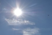 Morten 12 september 2023 - F-GRXF over Høyenhall, det er Air France som vi for sammen med solen. Det er ikke lett å ta bilde av fly og sol nå, den er så lav og sterk