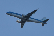 Morten 17 september 2023 - PH-EZE over Høyenhall, det er KLM Cityhopper som kommer med sin Embraer ERJ-190STD fra 2009. Jeg har et bilde av den fra 20 april 2022, så her må jeg lete litt mer