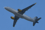 Morten 14 juli 2023 - EC-MAI over Høyenhall, det er Vueling Airlines som kommer med sin Airbus A320-214 som er over 9 år gammelt