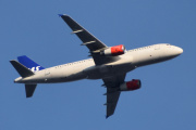 Morten 17 april 2023 - OY-KAP over Høyenhall, det er SAS Scandinavian Airlines som kommer med sin Airbus A320-232 som er over 16 år gammelt og heter Viglek Viking