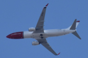 Morten 18 april 2023 - LN-NII over Høyenhall, det er Norwegian Air Shuttle AOC som kommer med sin Boeing 737-8JP som er over 8 år gammelt