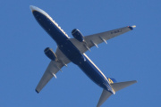 Morten 19 april 2023 - G-RUKJ over Høyenhall, det er Ryanair UK som kommer med sin Boeing 737-8AS som er over 14 år gammelt
