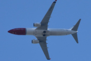 Morten 2 juni 2023 - LN-NHG over Høyenhall, det er Norwegian Air Shuttle AOC som kommer med sin Boeing 737-8JP som er over 7 år gammelt og har ingen helt på halen