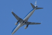 Morten 28 mai 2023 - PH-EXV over Høyenhall, det er KLM Cityhopper som kommer med sin Embraer ERJ-190STD som er over 5 år gammelt. Embraer E-Jet er en serie tomotors jetfly og som produseres av Empresa Brasileira de Aeronáutica (Embraer) i Brasil