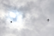 Morten 29 mai 2023 - F-GKXO over Høyenhall, det er Air France som flyr om kapp med fuglen og passerer solen