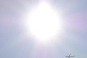 Morten 30 april 2023 - Vueling Airlines over Høyenhall, så nærmere solen kommer vi ikke