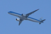 Morten 8 april 2023 - KLM over Høyenhall, det kommer mange fly på selveste påskeaften også