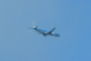 Morten 14 april 2024 - Stort fly over Ryen, klokken er 16.14 og bilde er tatt fra bilen. Jeg tror det er KLM som flyr her