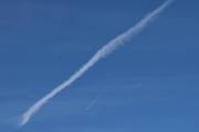 Morten 17 april 2024 - Jetfly over Høyenhall, den ene slapp unna. Jeg tok et bilde av et jetfly 17 april 2022 også