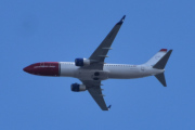 Morten 20 april 2024 - LN-DYJ over Høyenhall, det er Norwegian Air Shuttle AOC som kommer med sin Boeing 737-8JP fra 2011 og heter Georg Brandes. Jeg har 23 bilder av denne, og i april så har jeg 23 april 2022, 16 april 2023 og to ganger nå i april