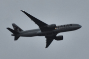 Morten 23 april 2024 - Qatar Airways Cargo over Høyenhall, klokken er 20.57 og det har blitt for mørkt. Jeg tok bilde av  Qatar Airways Cargo den 23 april 2022 også