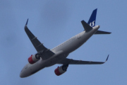 Morten 3 april 2024 - SE-DOX over Høyenhall, det er SAS Scandinavian Airlines som kommer med sin Airbus A320-251N fra 2017 og heter Torarve Viking. Denne så jeg 18 april 2023 og første gangen jeg så den var 29 mai 2022. Men jeg har ikke klart å finne en viking med navnet Torarve