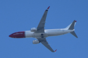 Morten 31 august 2024 - LN-DYX over Høyenhall, det er Norwegian Air Shuttle AOC som kommer med sin Boeing 737-8JP fra 2012. Jeg kan ikke finne deg i august måned, men før juni 2021 så het du EI-FHD. Men der fant jeg ikke noe enda