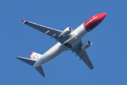 Morten 31 august 2024 - LN-NIM over Høyenhall, det er Norwegian Air Shuttle AOC som kommer med sin Boeing 737-8KN fra 2010 og heter Camilla Collett. Camilla Collett kom på halen i januar 2023 og jeg har ikke tatt bilde av den i august måned før - tror jeg