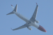Morten 5 august 2024 - SE-RPH over Høyenhall, det er Norwegian Air Sweden AOC som kommer med sin Boeing 737-8JP fra 2016 og heter Fredrika Bremer. Jeg tok et bilde 16 august 2021, der kan vi se helten bedre