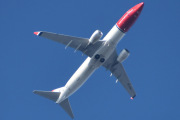 Morten 5 august 2024 - SE-RRE over Høyenhall, det er Norwegian Air Sweden AOC som kommer med sin Boeing 737-8JP fra 2010 og helten heter Ludvig Holberg. Før oktober 2019 så fløy den under LN-DYE. Første gangen jeg tok bilde av denne var 30 januar 2022