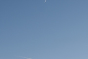 Morten 15 januar 2024 - Månen og jetflyet over Høyenhall, jeg har mange bilder av månen og et jetfly, jeg tok et bilde 28 januar 2022 også