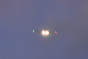 Morten 9 januar 2024 - Brussels Airlines over Høyenhall, er det ikke typisk. Flyet med de røde prikkene kommer når det er mørkt