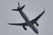 Morten 13 juli 2024 - EC-MBT over Høyenhall, det er Vueling Airlines som kommer med sin Airbus A320-232 fra juni 2014. Den har jeg ikke bilde av, men vi må sitere noe. Vueling ble etablert 10. februar 2004 og startet sin virksomhet 1. juli 2004 med en flygning mellom Barcelona og Ibiza...