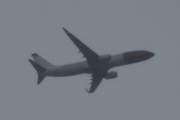 Morten 14 juli 2024 - Norwegian over Høyenhall, klokken er 09.43 og den lander på Gardermoen om 10 minutter. Det regner for mye i dag og den har heller ingen helt på halen som kan hjelpe meg. Jeg tok noen bilder 14 juli 2022 også, kanskje den er en av dem?