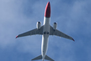 Morten 18 juli 2024 - LN-FGG over Høyenhall, det er Norwegian Air Shuttle AOC som kommer med sin Boeing 737-8 MAX fra 2022 og heter Kim Friele. Den hadde jeg ikke bilder av, trodde jeg. Men mitt siste bilde av den er 27 juli 2022, når Flyr eide den. Norwegian overtok flyet i mars 2023