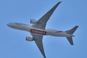 Morten 31 juli 2024 - A6-EFJ over Høyenhall, dem kommer med sin Boeing 777-F1H fra desember 2012. Jeg så den 23 desember 2022 også og fikk med solen